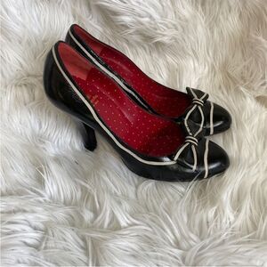 Moschino black white patent leather bow detail heel pumps shoes 8